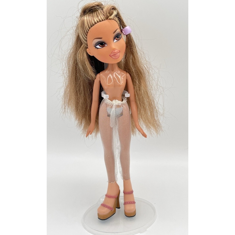 Bratz Forever Diamondz Yasmin Doll w/ shoes stockings 2006 MGA